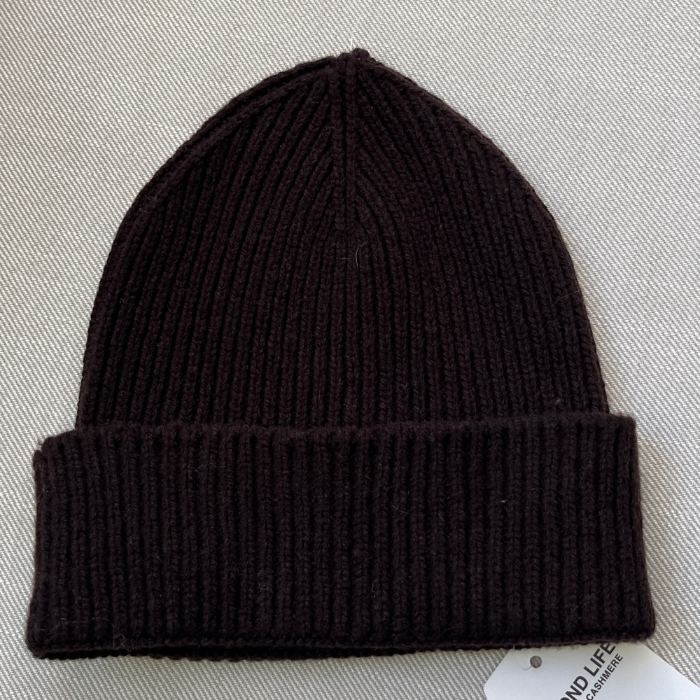 NWT unisex  Chocolate Brown Knit Beanie 95% cashmere 5% wool by Tesma Cashmere
